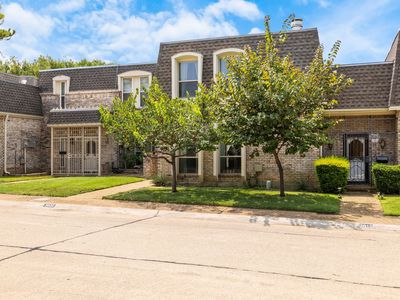 Property at 3020 Stonehenge Ln, Carrollton, TX
