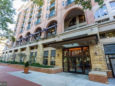 1111 25th St NW APT 923