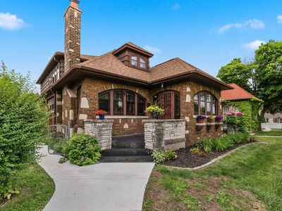 3239 W Drury LANE