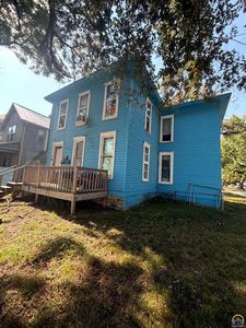 Property at 921 SW 10th Ave, Topeka, KS