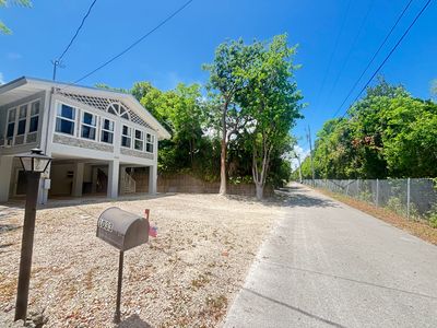 1033 Valencia Rd