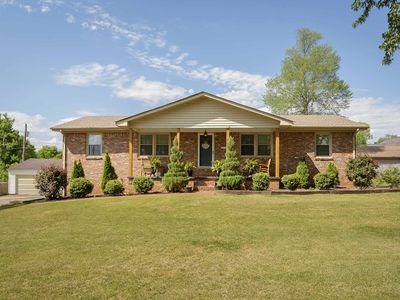 2016 Saxton Dr
