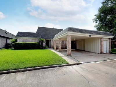 2711 Olympia Dr