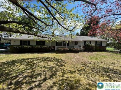 390 S Hokendauqua Dr