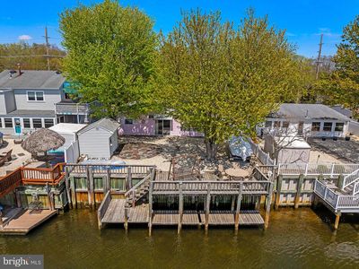 895 Beach Ave