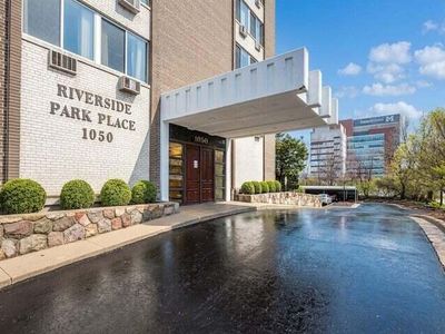 1050 Wall St APT 3B