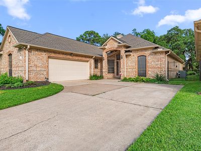 Property at 3111 Meadow Oak Dr, Houston, TX