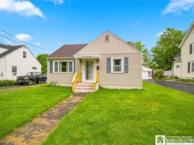 58 Hazeltine Ave