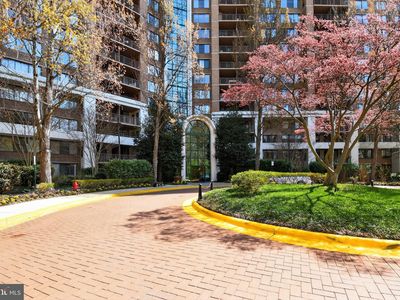 10101 Grosvenor Pl APT 701