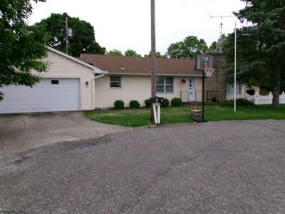 3 Circle Dr