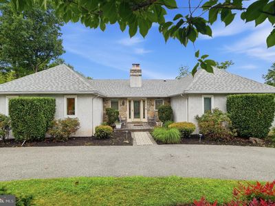 213 Burnside Ave W