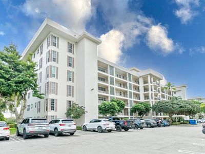 2950 N Palm Aire Dr #401