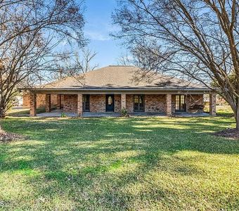 372 Fort Hamilton Dr