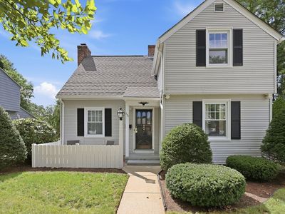 250 Gillette Ave