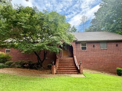 209 Hickory Hills Dr