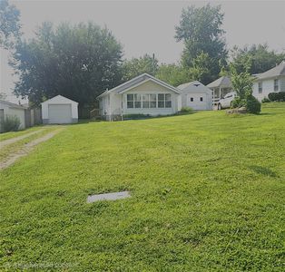1325 Maplewood Dr NE