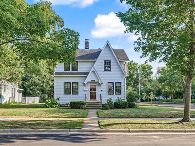 539 W Grand Ave