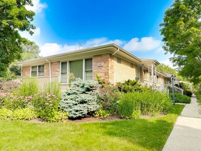 Property at 1907 Grant St #A, Evanston, IL