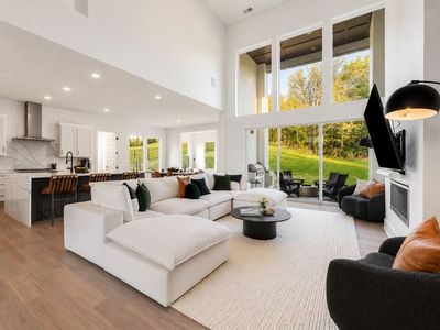 6100 Lookaway Cir