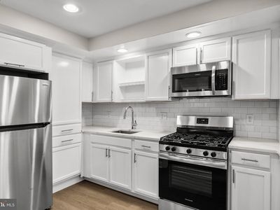 109 E 24th St