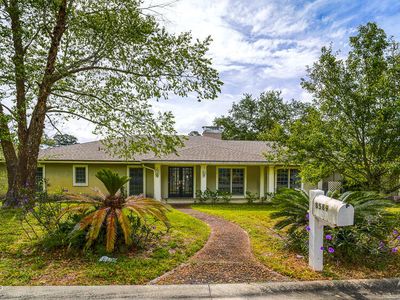 8589 ROYAL LAKES Drive