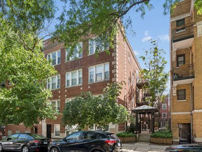 Property at 715 W Barry Ave #5B, Chicago, IL