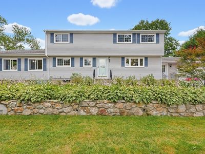 32 Falcon St