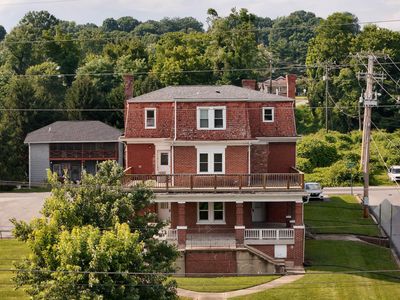 2000 Netherland Inn Rd
