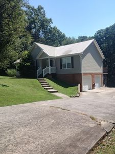 192 Carriage Ln NE