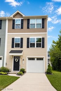 Property at 121 Palm Ct, Painesville, OH