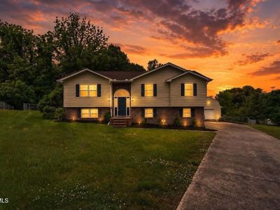 210 Falcon View Dr