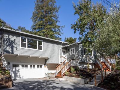 220 Canyon Dr