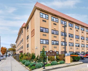 185 W Park Avenue #200