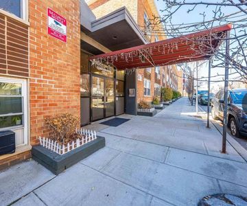 133 33rd St APT 3R