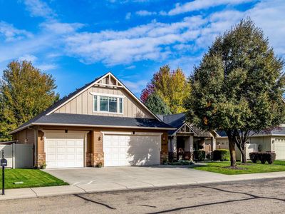 4048 N Tallgrass Ave
