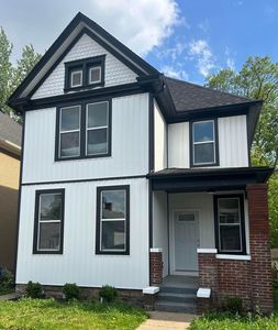 142 E 7th St