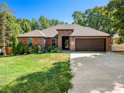 10 Runnymede Ln
