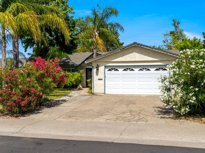 5830 Woodleigh Dr