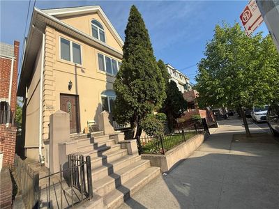 1515 E 15th St