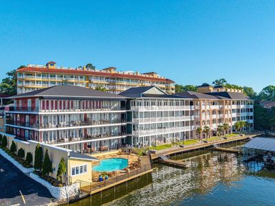 106 Grand Isle Dr APT 1F