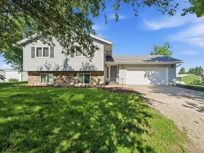 2385 Baxter Ave