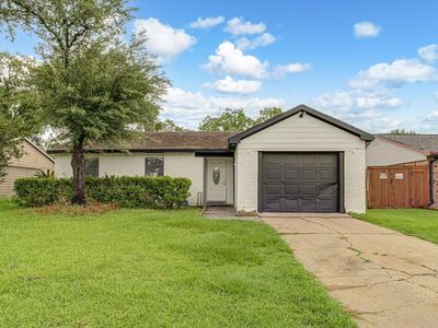 14618 Flair Dr