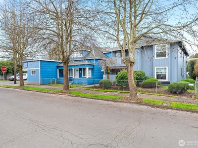 441 445 Smithers Avenue S