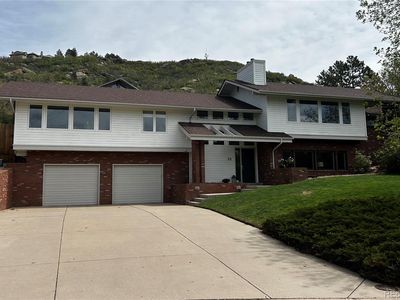 33 Oakridge Drive