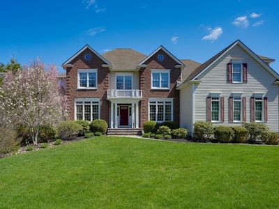 18 Manchester Dr