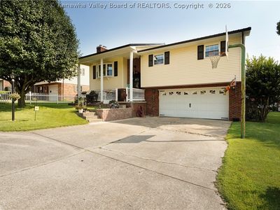 Property at 5202 Dellway Dr, Cross Lanes, WV
