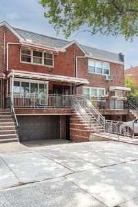 1041 E 85th St
