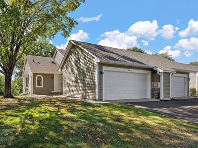 978 Winterberry Dr