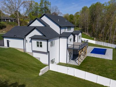25 Hunting Ridge Road