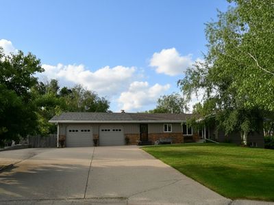 2 Lyndale Ct